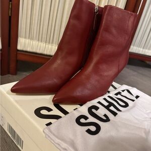SCHUTZ Red Ankle Boots with Sleek Design and Side Zipper